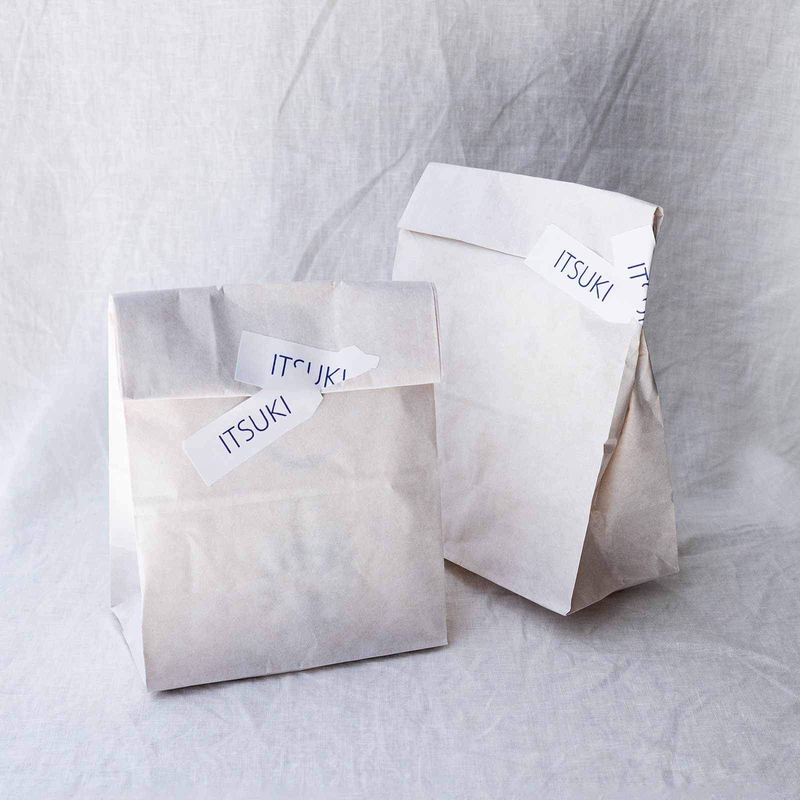 【お客様ご自身でラッピング】ロゴステッカーとエコペーパーバッグ
