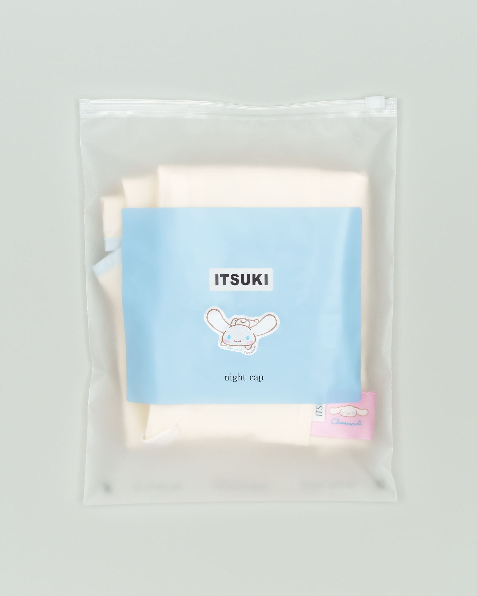 ナイトキャップ Who? シナモロールのパッケージ|ITSUKIのロゴ台紙入りジッパーバッグ